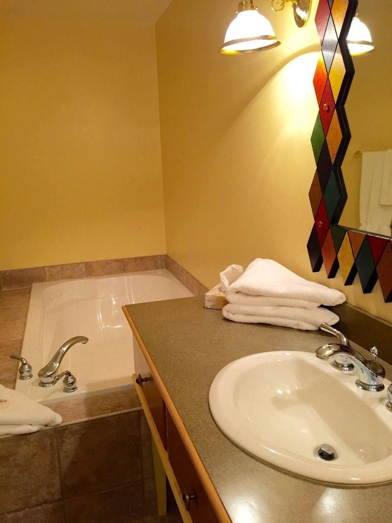 The Annex Room Suites สตราตฟอร์ด ภายนอก รูปภาพ